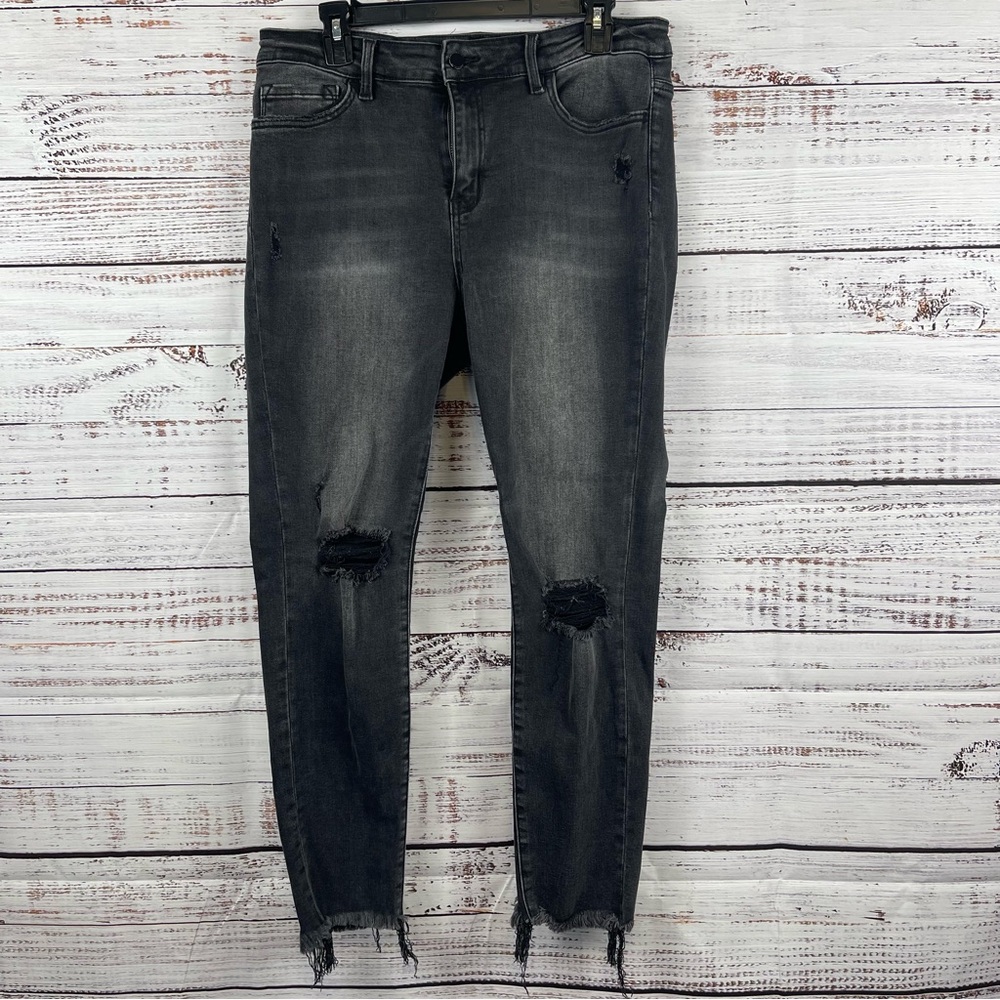 Flying Monkey from Buckle size 31, Great Preowned Condition, Black Distressed